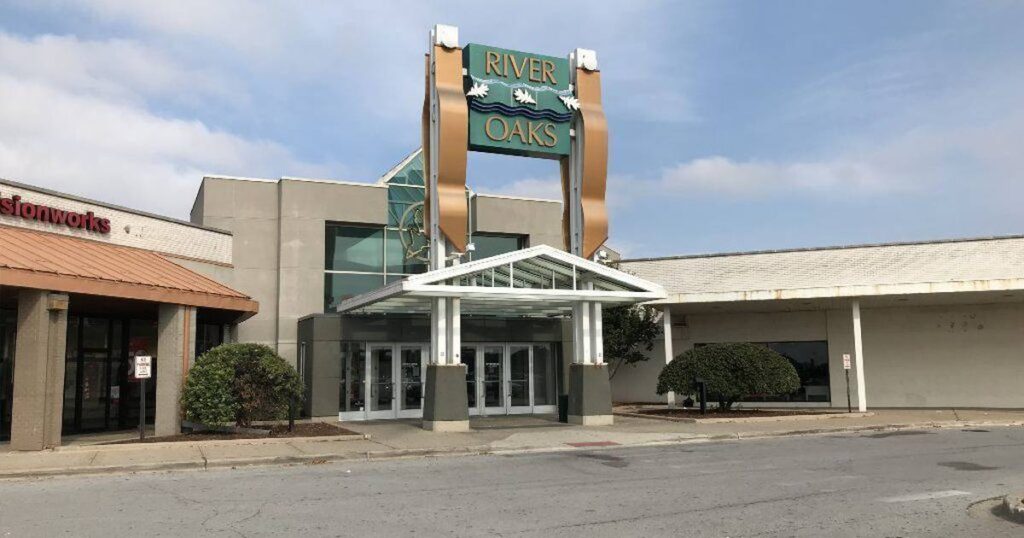 Shooting at River Oaks mall in Calumet City leaves man wounded