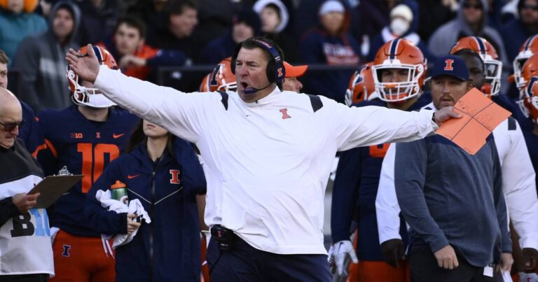 Illinois drops 7 spots to No. 21 in the AP poll after its 2nd loss, while Georgia is a nearly unanimous No. 1