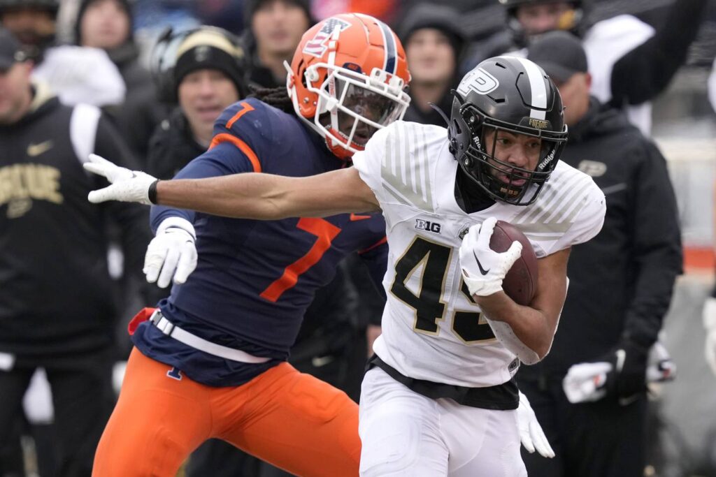 No. 21 Illinois drops its second-straight game — a 31-24 home loss to Purdue — opening up the Big Ten West race