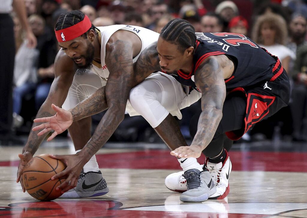 DeMar DeRozan scores 33 points and Zach LaVine adds 23, but the Chicago Bulls fade late in a 115-111 loss to the New Orleans Pelicans