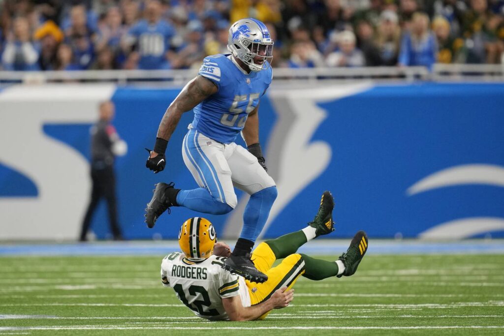 NFC North Week 9 roundup: Aaron Rodgers throws 3 interceptions in Packers’ loss to Lions, while Vikings rally for 6th straight win