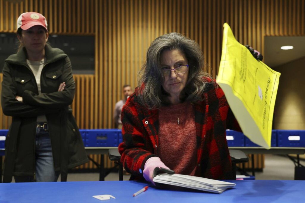 Nearly 4 in 10 ballots were cast in Illinois before Election Day