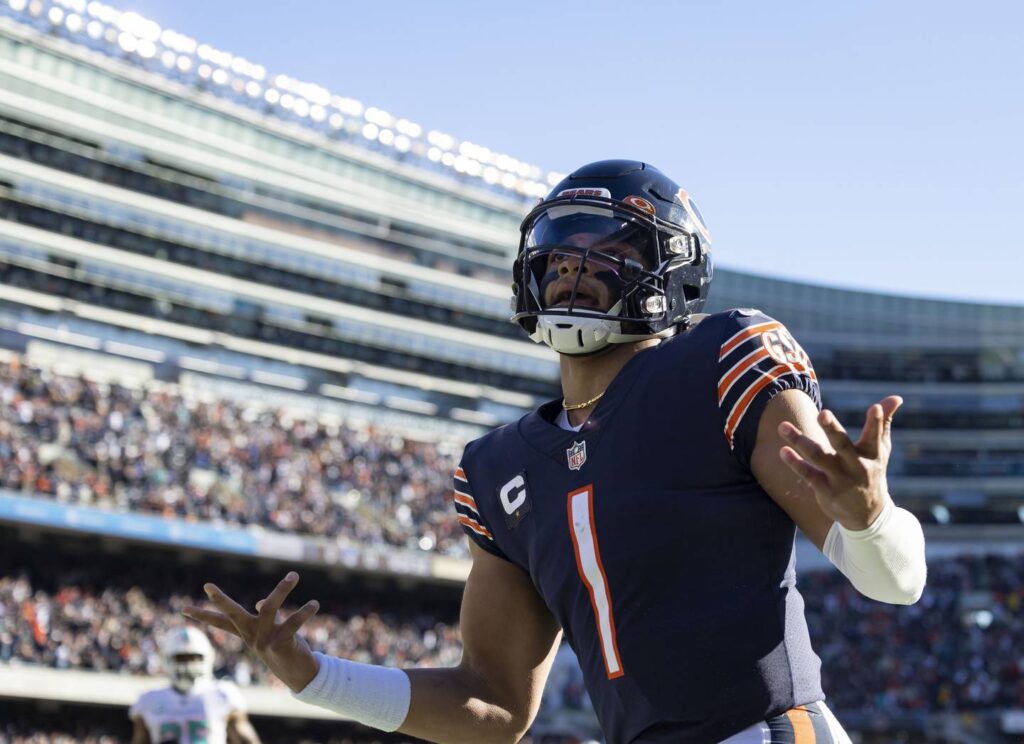 Justin Fields provides a reason to believe. Brad Biggs’ 10 thoughts on the Chicago Bears QB’s record-setting day in a Week 9 loss.