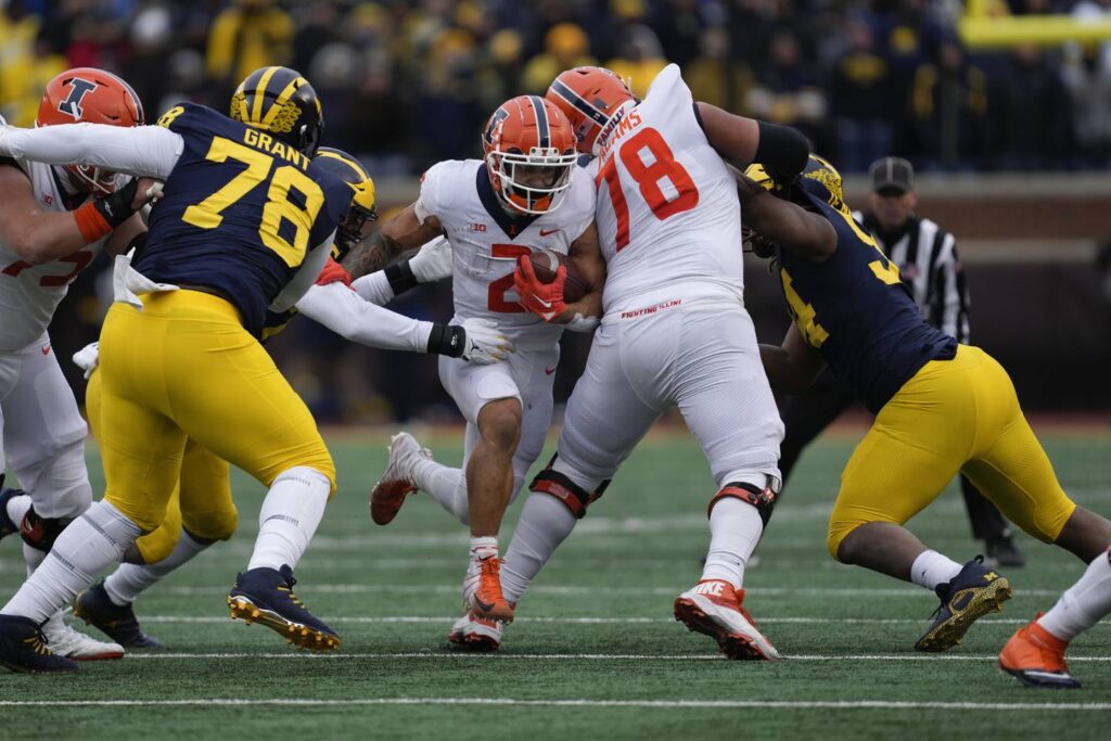 Illinois gives No. 3 Michigan a strong test but falls 19-17 on a late field goal, the Illini’s 3rd straight loss