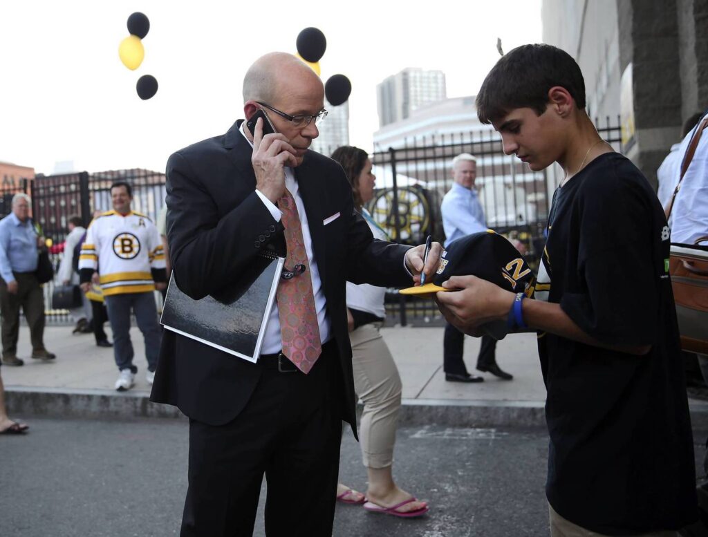 4 things we learned from Darren Pang — including faking his height — as the 5-4½ former Blackhawks goalie returns to Chicago for tonight’s TNT broadcast