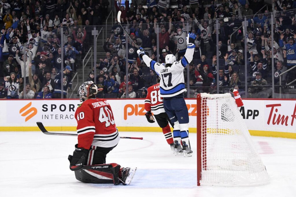 Arvid Söderblom injured in a 4-0 loss to the Winnipeg Jets, becoming the 3rd Chicago Blackhawks goalie to exit a game this season