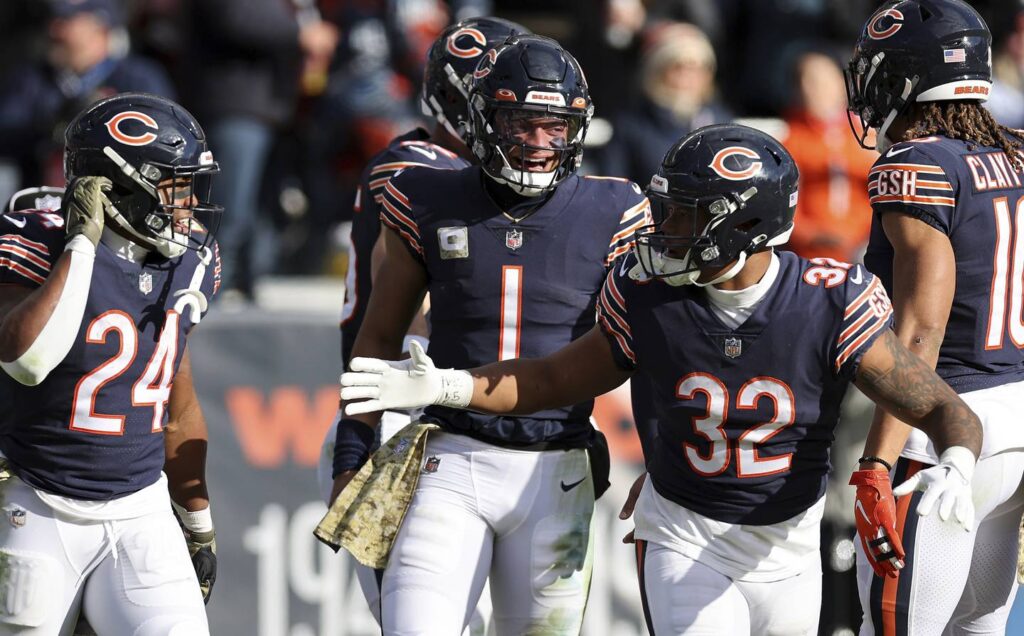 Column: More Justin Fields fireworks — and another missed opportunity. The Chicago Bears’ latest loss adds to the confusion.