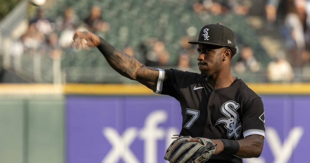 Chicago White Sox exercise Tim Anderson’s club option for 2023 and decline their option on Josh Harrison