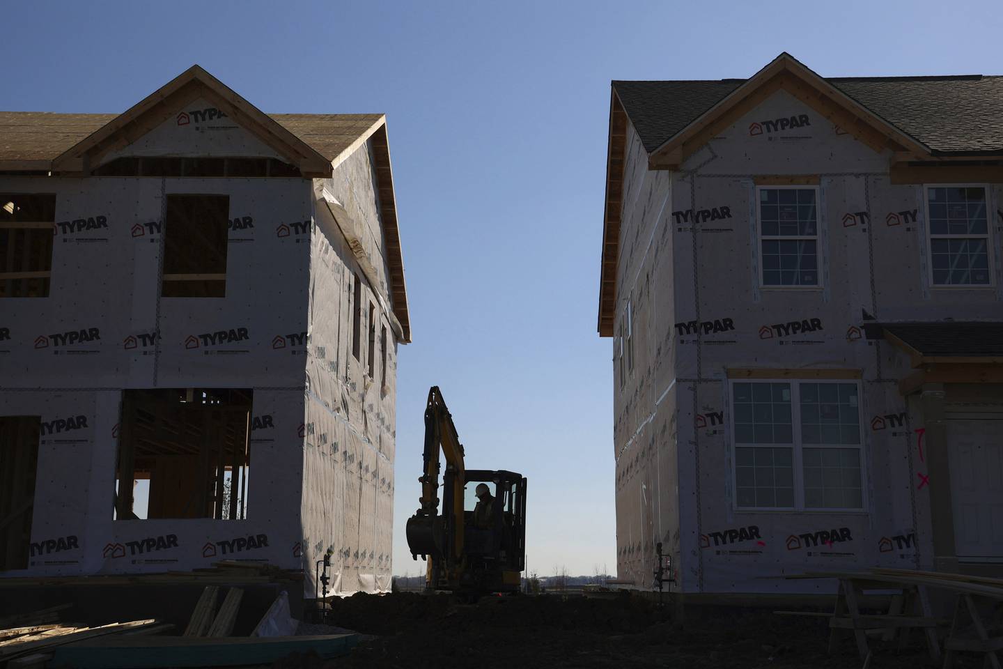 Nicor worker Mike Matlock uses a backhoe to backfill newly placed gas lines around newly constructed homes in Aurora on Nov. 2, 2022.