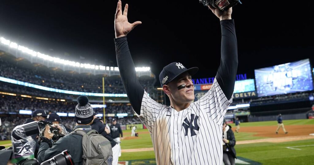 Anthony Rizzo and Chris Bassitt turn down options, joining a free-agent class that includes Aaron Judge and Carlos Correa