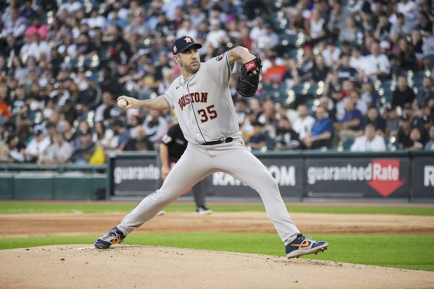Astros starting pitcher Justin Verlander delivers against the White Sox on Aug. 16, 2022, at Guaranteed Rate Field. 