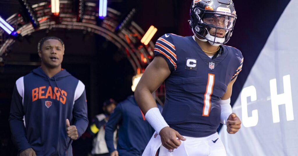 The challenge for Chicago Bears quarterback Justin Fields amid the buzz about his ‘miraculous’ plays: ‘Just don’t let it affect me’
