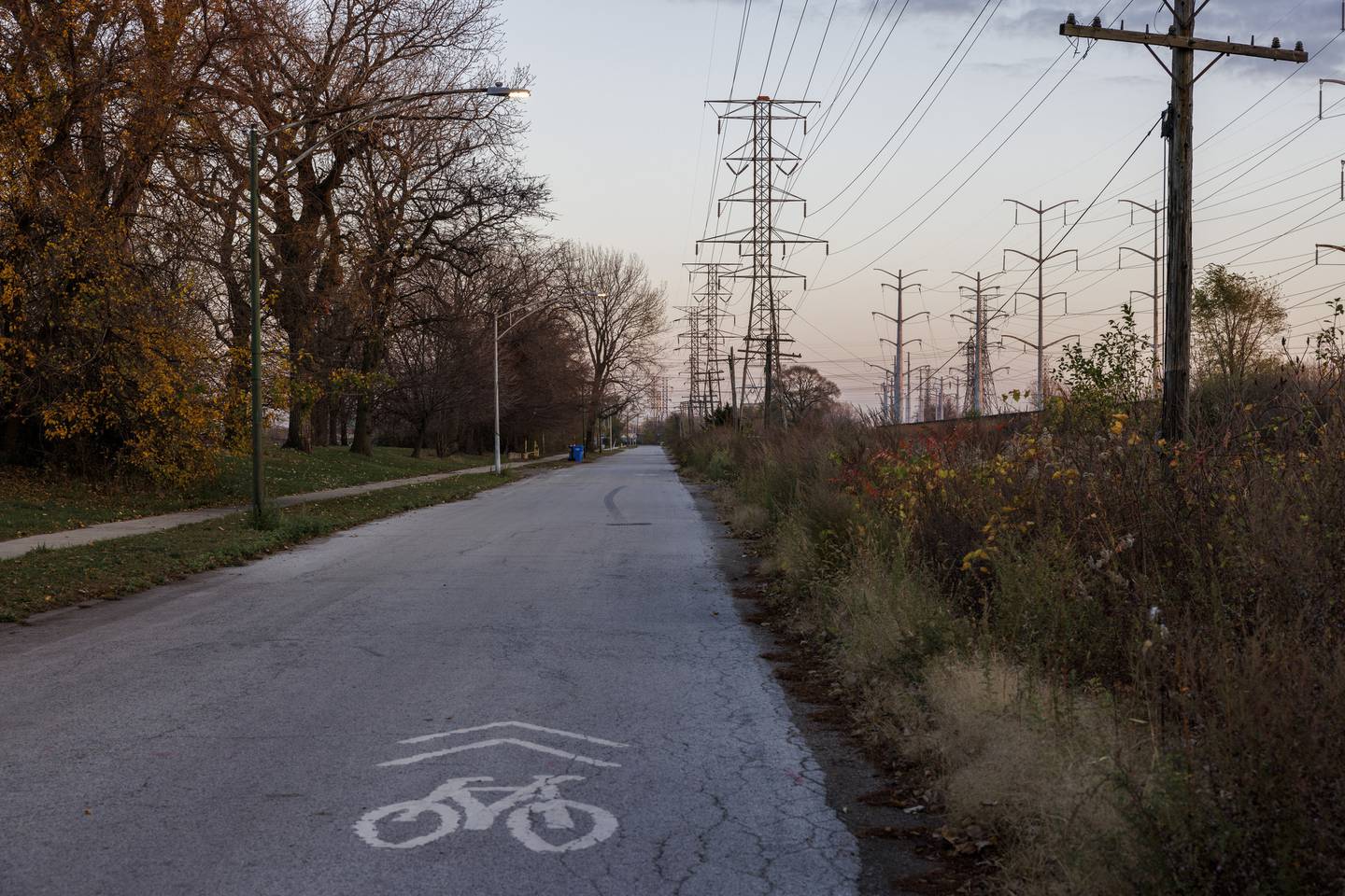 Road markers direct cyclists to the Marquette Greenway near the intersection of East 102nd Street and South Avenue G on Nov. 9, 2022 in Calumet Park on Chicago's East Side.