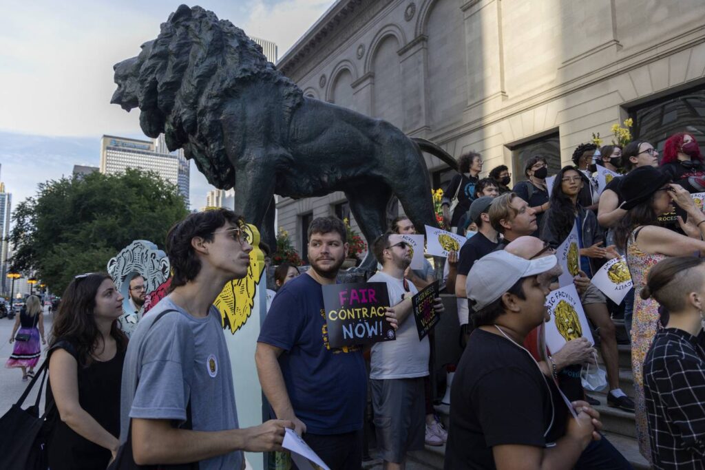 Art Institute union doubles in size as more than 600 nontenured faculty members vote to join