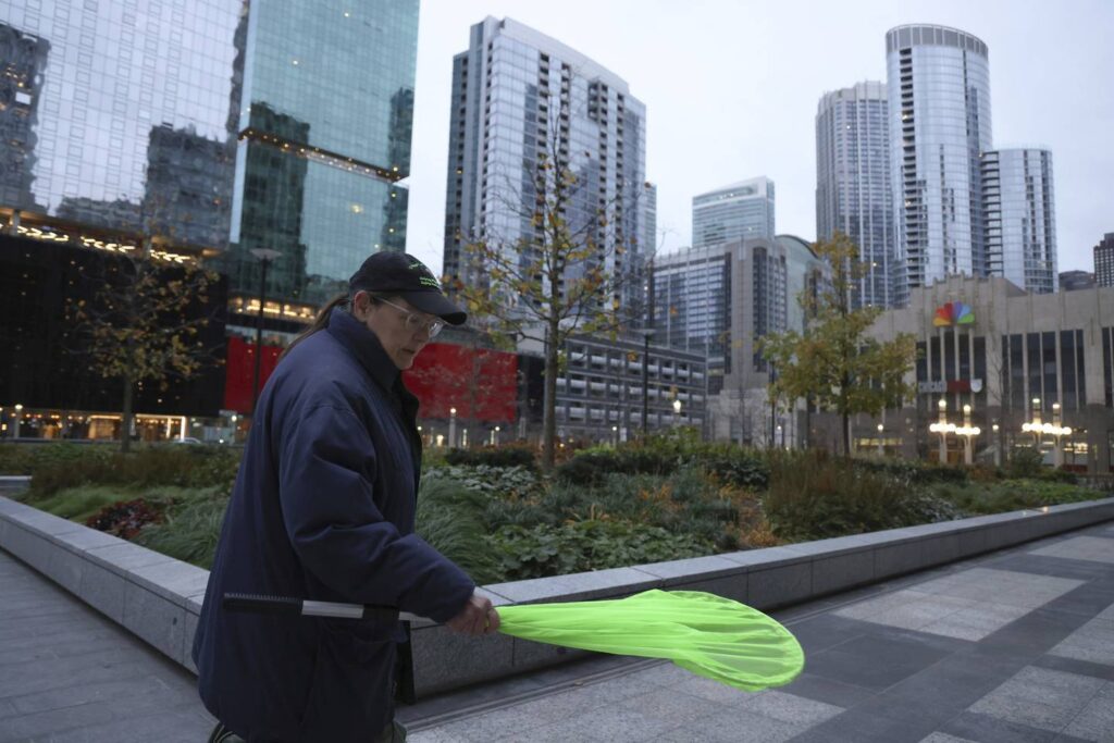 Wildlife advocates press city to better protect birds from building collisions