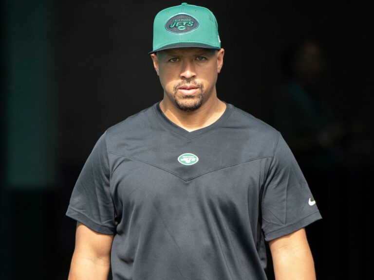 Jets receivers coach Miles Austin suspended for violating NFL gambling policy