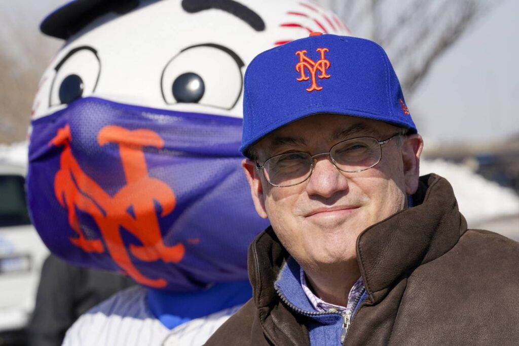 Column: New York Mets owner Steve Cohen is on a wild spending spree — and it has baseball in a tizzy