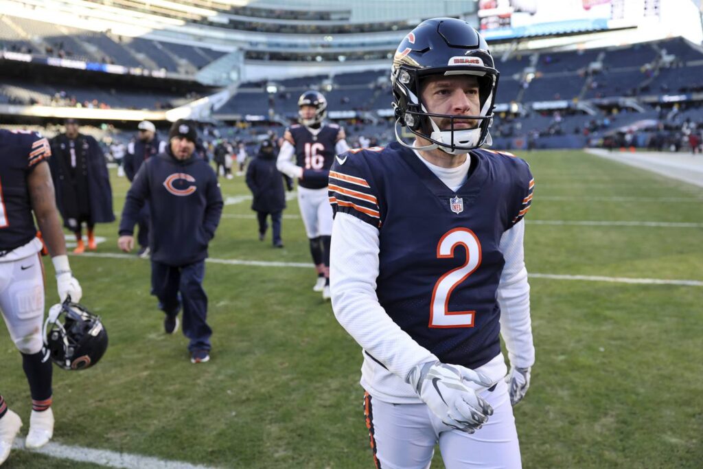 Wind and cold add another challenge for Chicago Bears kicker Cairo Santos amid a string of misses: ‘We’ve got to get back to work’