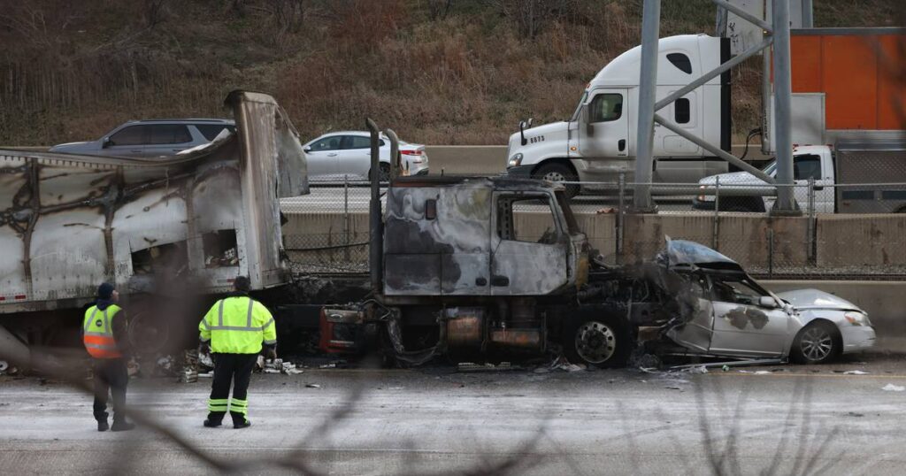 Fiery Dan Ryan Expressway crash kills 1, injures another