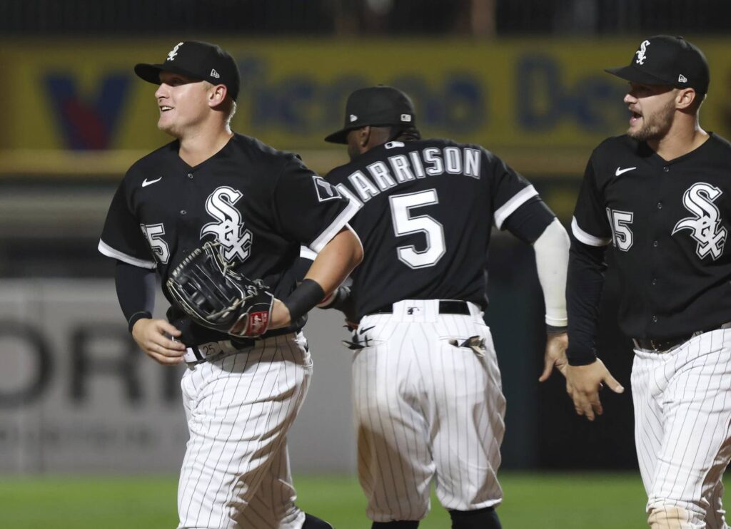 3 questions for the offseason about the Chicago White Sox infield, including who will start at 1st and 2nd base