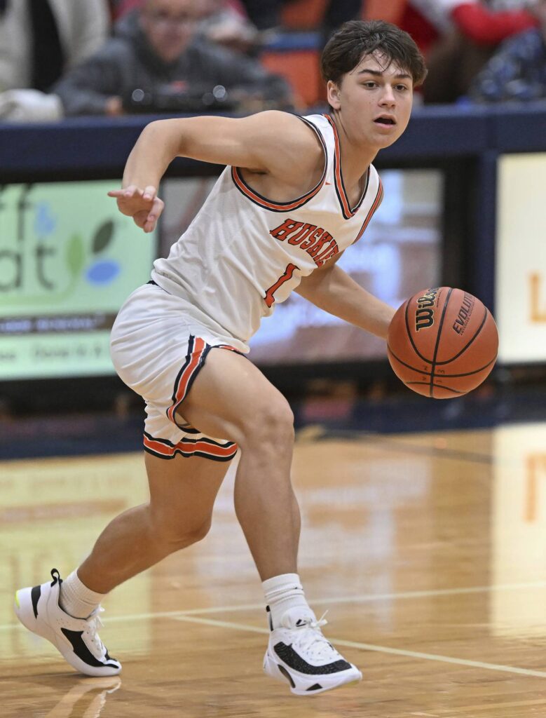 Luke Williams misses two dunk attempts. That’s about all that goes wrong for Naperville North and its star vs. Central.