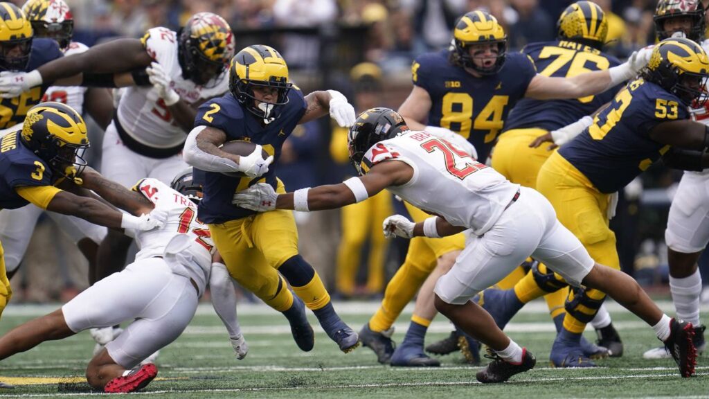 Blake Corum is the 2022 Chicago Tribune Silver Football winner — the 2nd straight Michigan player and 19th overall to win the 98-year-old award