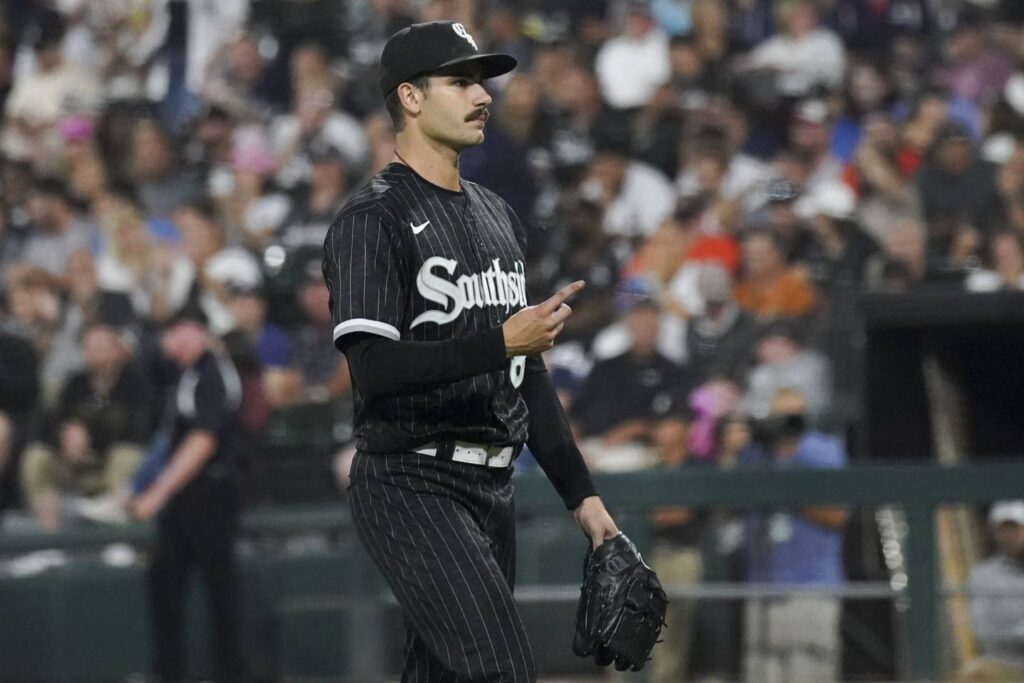 Column: 15 great moments in Chicago sports in 2022, from Dylan Cease’s poem to Justin Fields’ memorable run to Theo Epstein’s ‘Day Off’