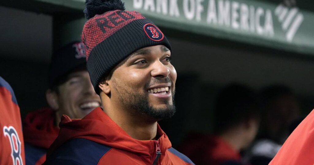 Xander Bogaerts agrees to an 11-year, $280 million deal with the San Diego Padres, taking another top free-agent shortstop off the board