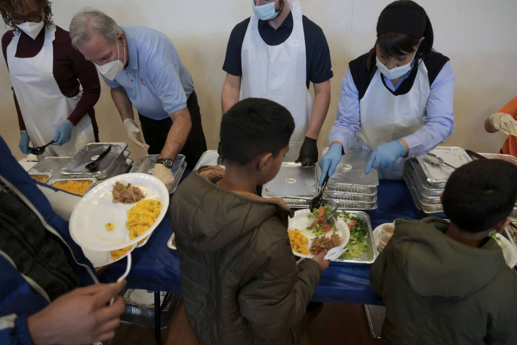 Salvation Army hosts holiday party for Venezuelan migrants, Chicago Bears’ Matthew Adams makes surprise visit