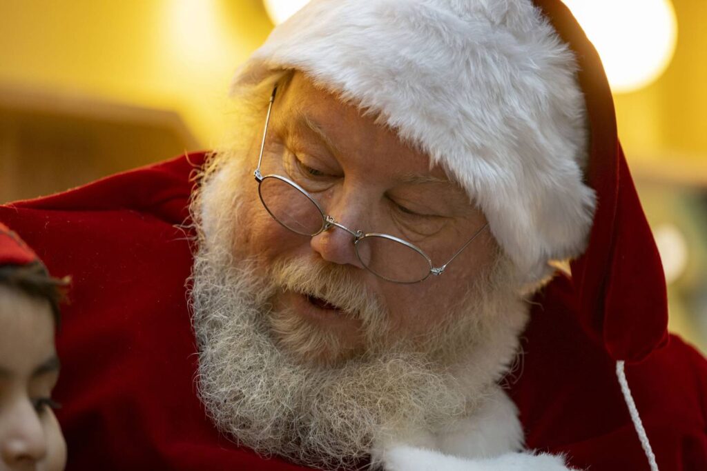 Diverse Santas bring message of inclusion, positivity to kids across Chicago: ‘Somebody who’s supposed to love everybody’