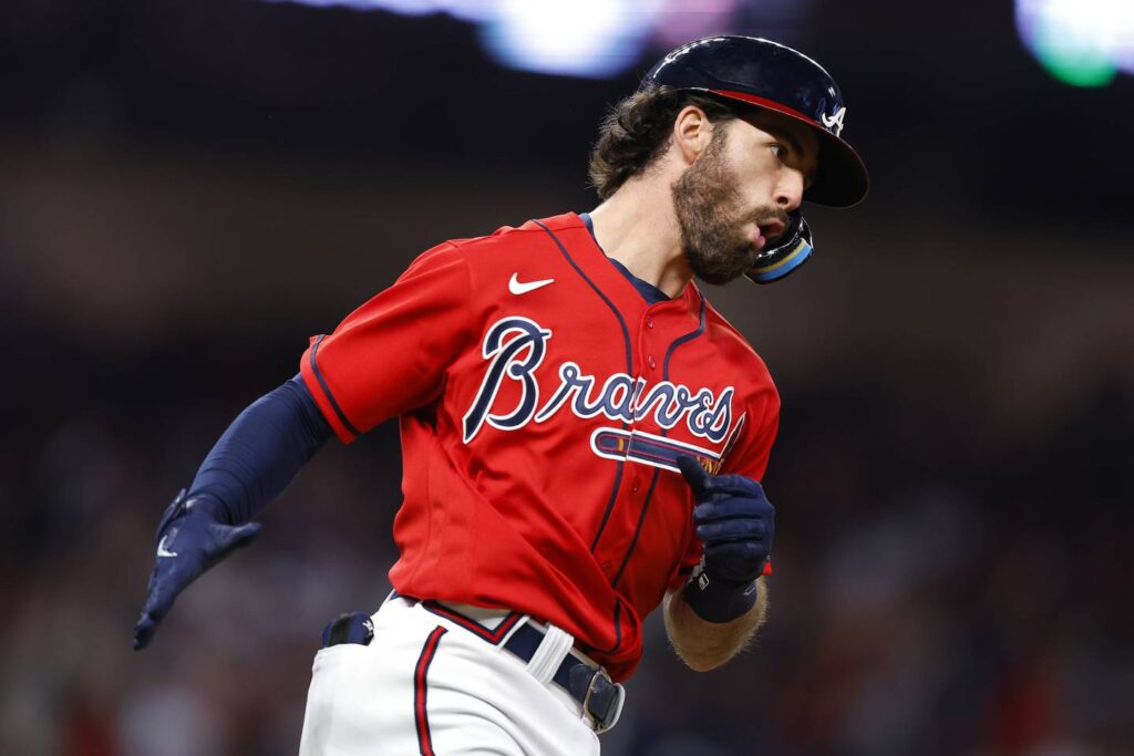 Shortstop Dansby Swanson and the Chicago Cubs reportedly agree to a 7-year, $177 million contract