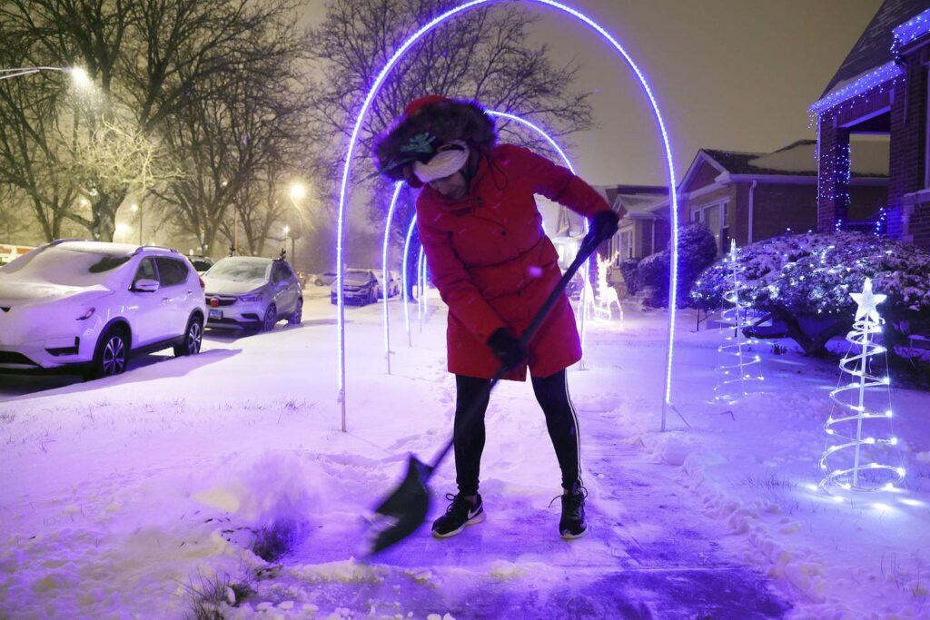Chicagoans face winter storm head-on as severe weather bears down on the city
