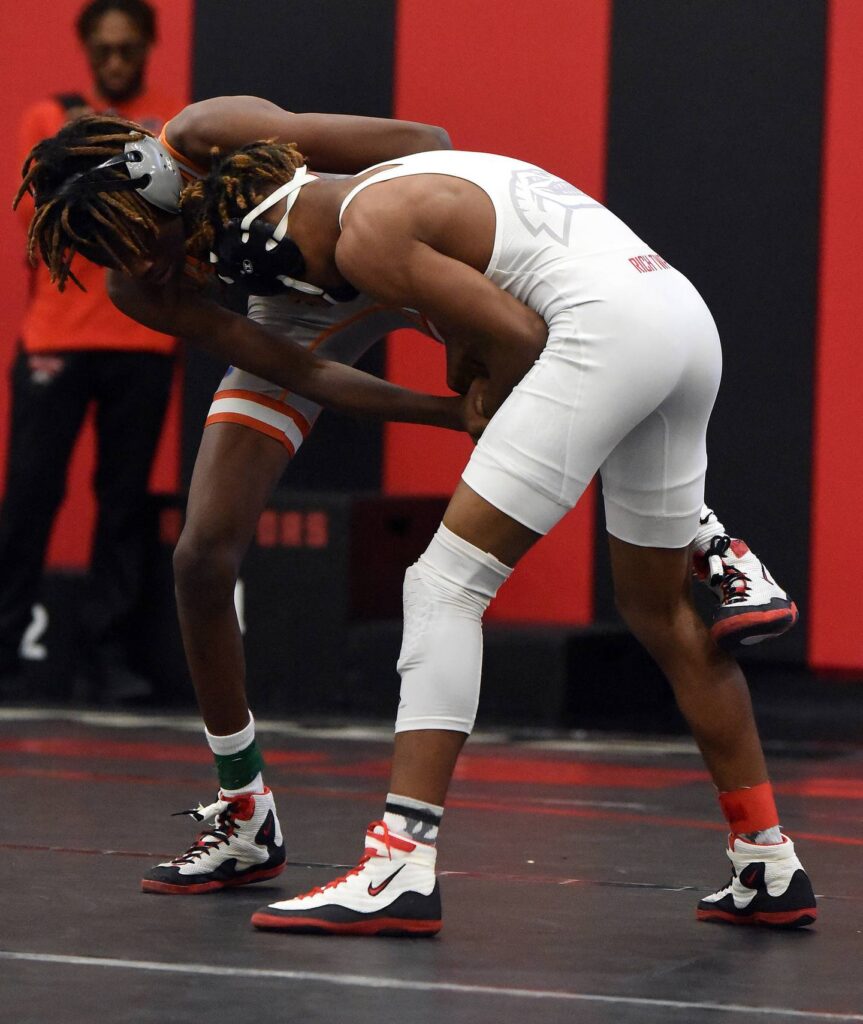 Dr. Diondre: Rich Township’s Diondre Henry wins by pin in just 39 seconds at Raptor invite but wants more: ‘I’m going to do it.’