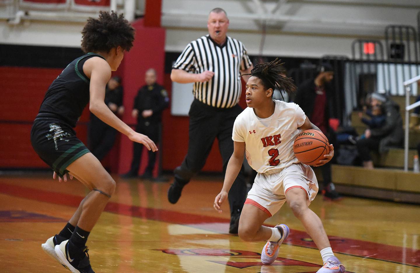 Eisenhower's AJ Abrams (2) brings the ball up the court against Evergreen Park during a South Suburban Red game in Blue Island on Tuesday, Dec. 13, 2022.