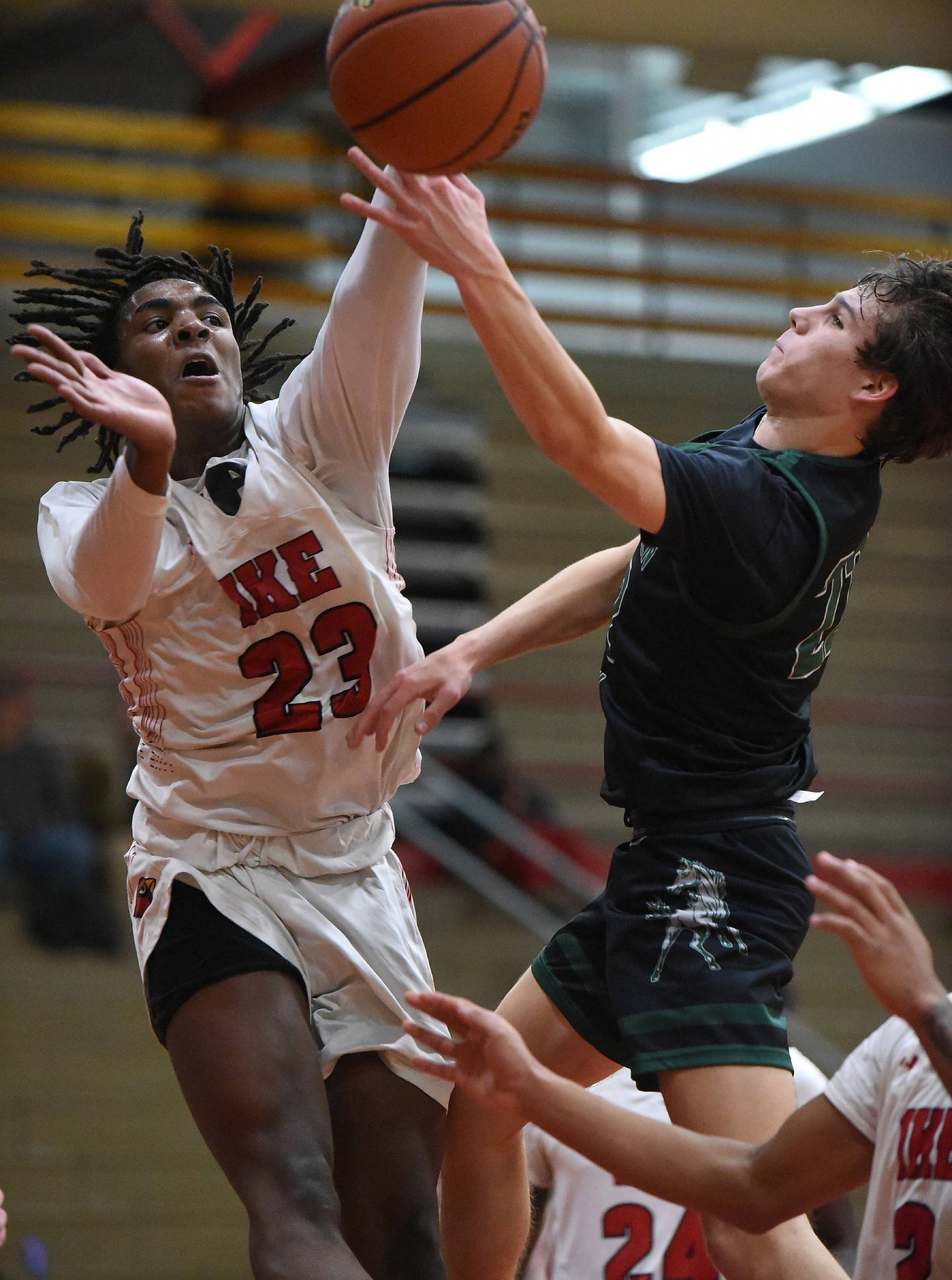 Evergreen Park's Nolan Sexton (22) tries to get a shot past Eisenhower's Romell Benford (23) during a South Suburban Red game in Blue Island on Tuesday, Dec. 13, 2022.