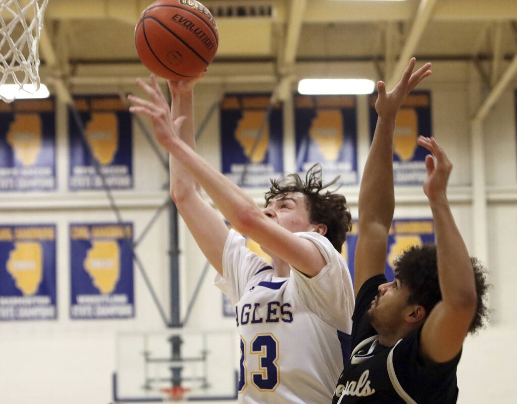 Court tester: David Vargas uses his smarts, does a little bit of everything as Sandburg dominates Oak Forest. A little? ‘He does a lot.’