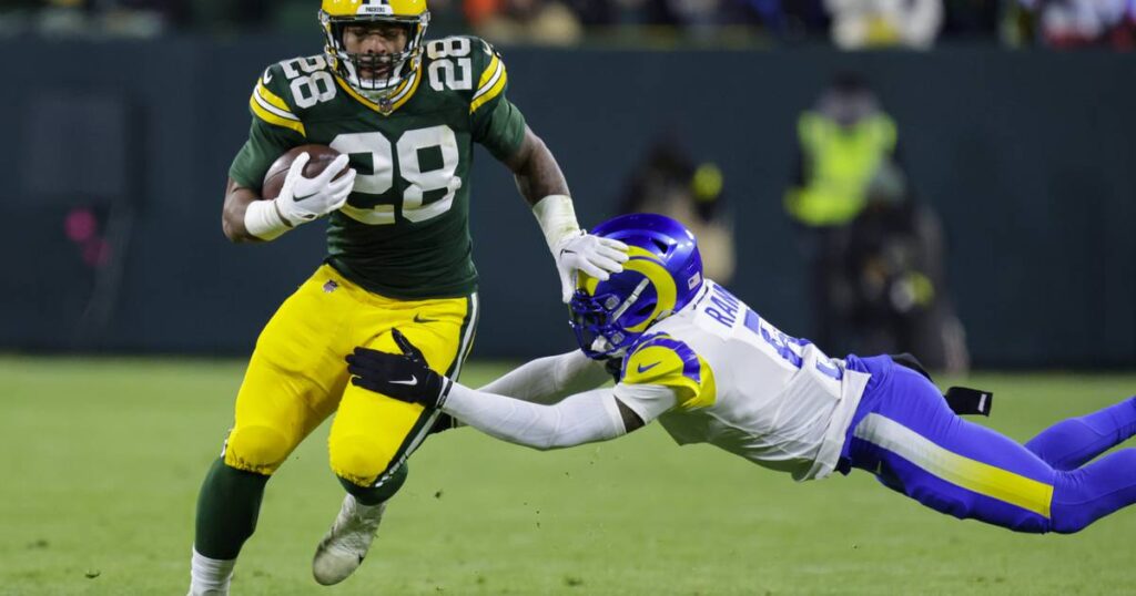 Green Bay Packers keep their playoff hopes alive, while the Los Angeles Rams become the 1st 10-loss defending Super Bowl champ in 23 years