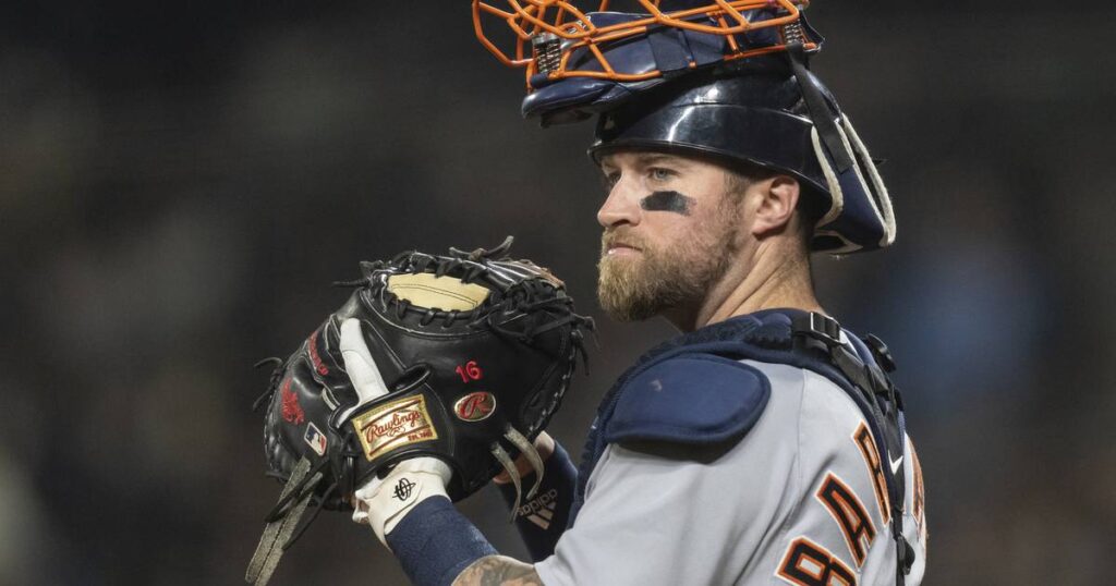 Chicago Cubs sign Gold Glove-winning catcher Tucker Barnhart to a contract