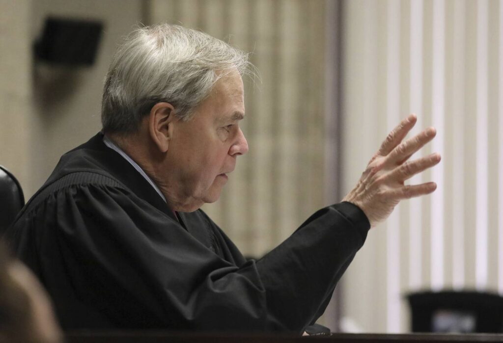 Still little movement in R. Kelly’s Cook County cases, though singer could be in attendance at arguments next month