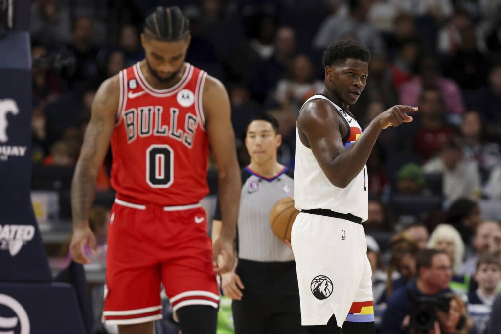 Column: The Great Stink continues as Chicago’s combined losing streak hits 18. Is there any end in sight for the Bears, Bulls or Blackhawks?