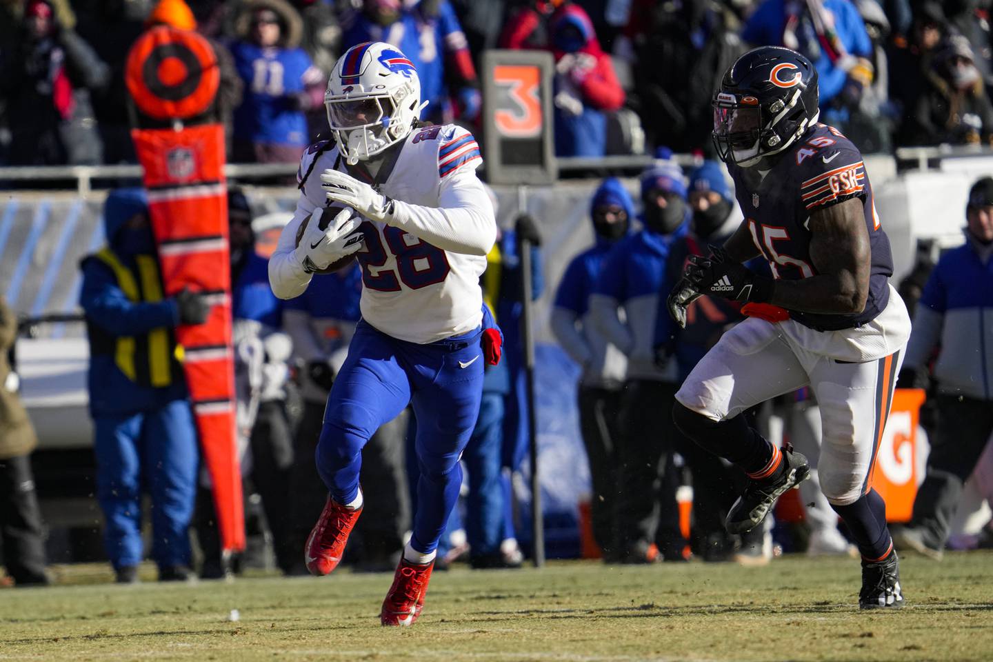 Bills running back James Cook (28) runs for a touchdown in front of Bears linebacker Joe Thomas in the second half Saturday at Soldier Field. 