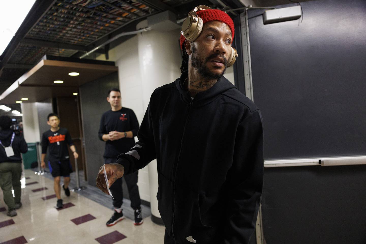 York Knicks guard Derrick Rose walks to the locker room before playing the Bulls on Wednesday at the United Center. 