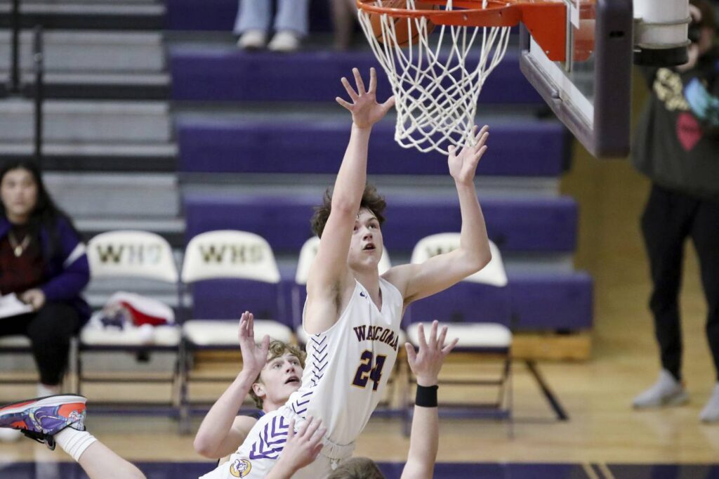Boys basketball notes: Braeden Carlsen doesn’t inherit Wauconda’s role as top dog. He seizes it. ‘This is my team.’