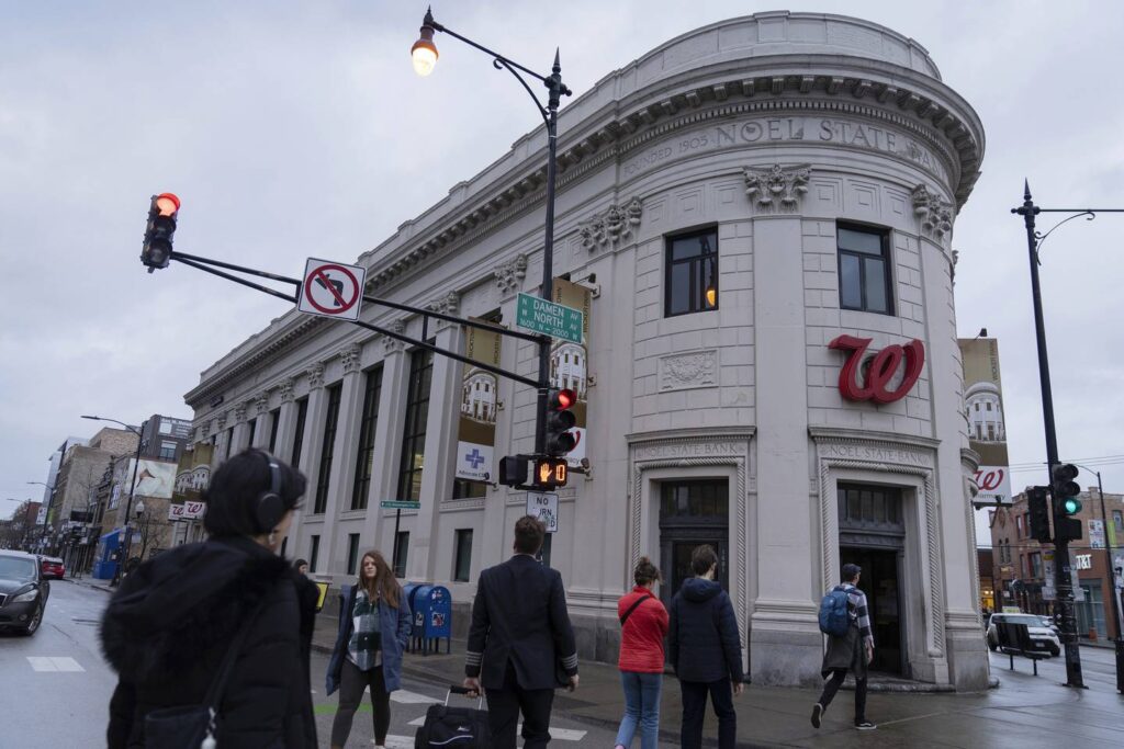 Wicker Park Walgreens housed in former bank is set to close. Last chance for shoppers to visit the Vitamin Vault.