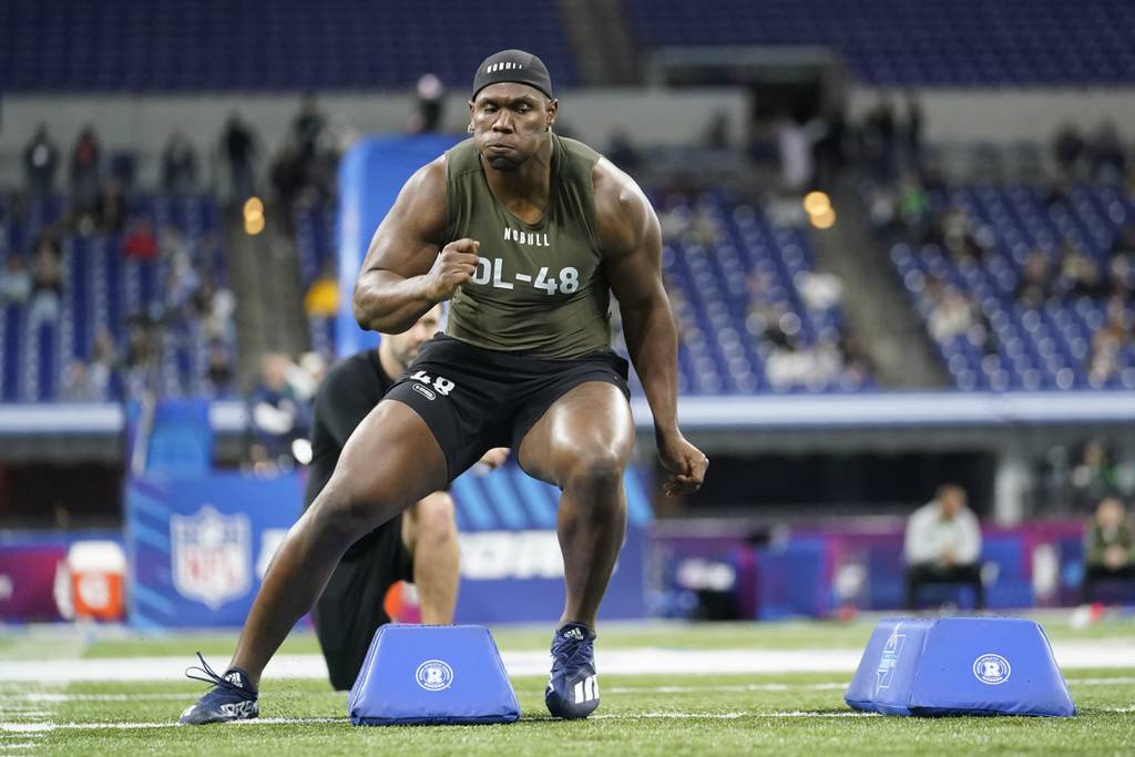 Georgia Tech defensive lineman Keion White runs a drill at the NFL combine on March 2, 2023.