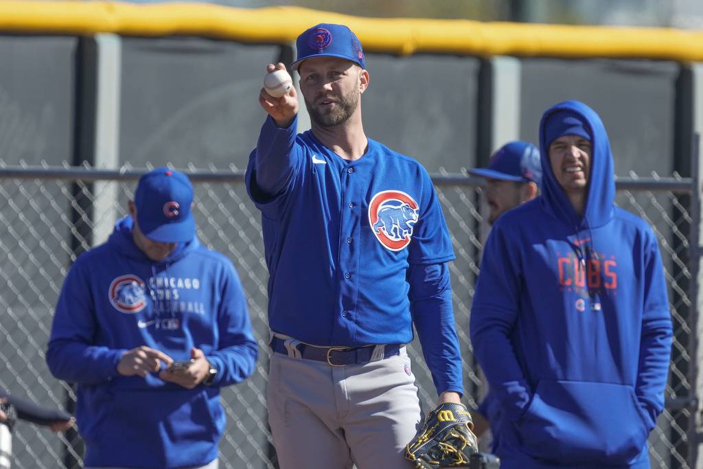 Brad Boxberger throws during a Cubs spring training workout on Feb. 15, 2023.