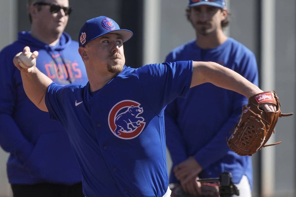 Mark Leiter Jr. throws during a Cubs spring training workout on Feb. 15, 2023.