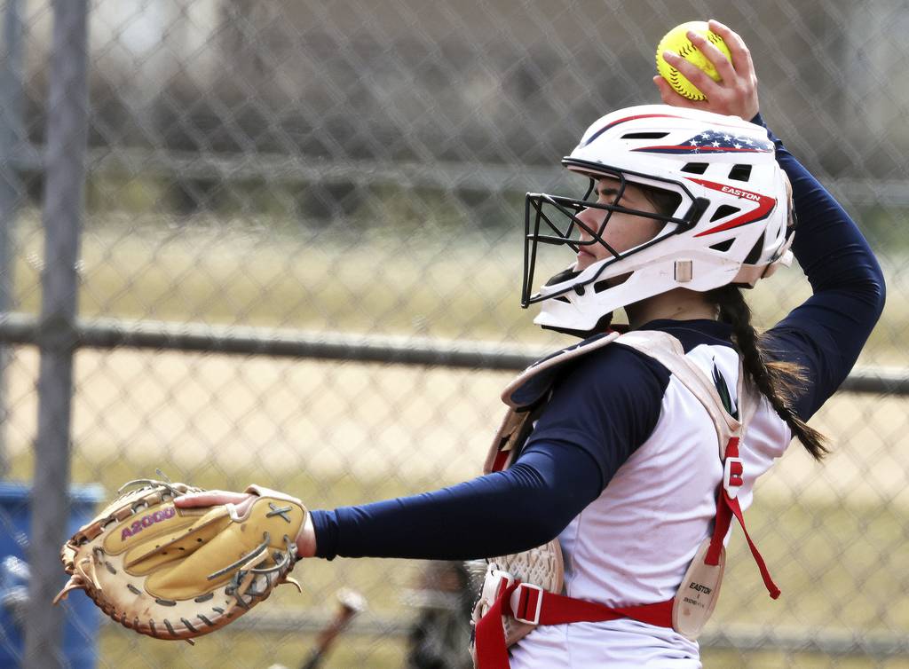 Bartlett's Olivia Liguori (1) throws the ball back against Metea Valley during a nonconference game in Bartlett on Tuesday, March 28, 2023.