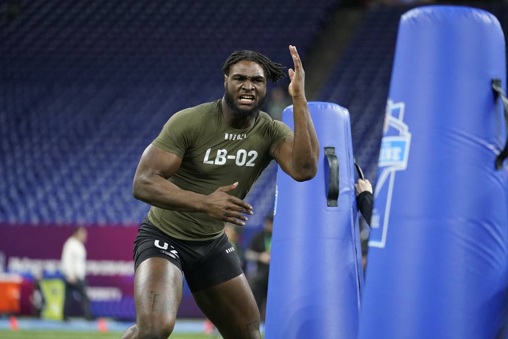 Alabama linebacker Will Anderson runs a drill at the NFL combine on March 2, 2023.