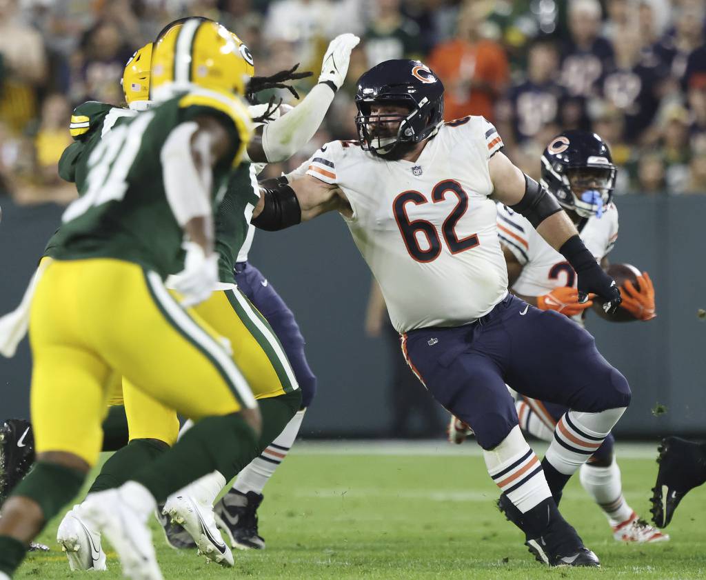Bears guard Lucas Patrick (62) blocks against the Packers on Sept. 18, 2022, in Green Bay.